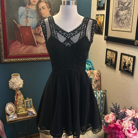 Free People Dresses & Skirts - Black Free People Victoria Mini Dress- Size 2